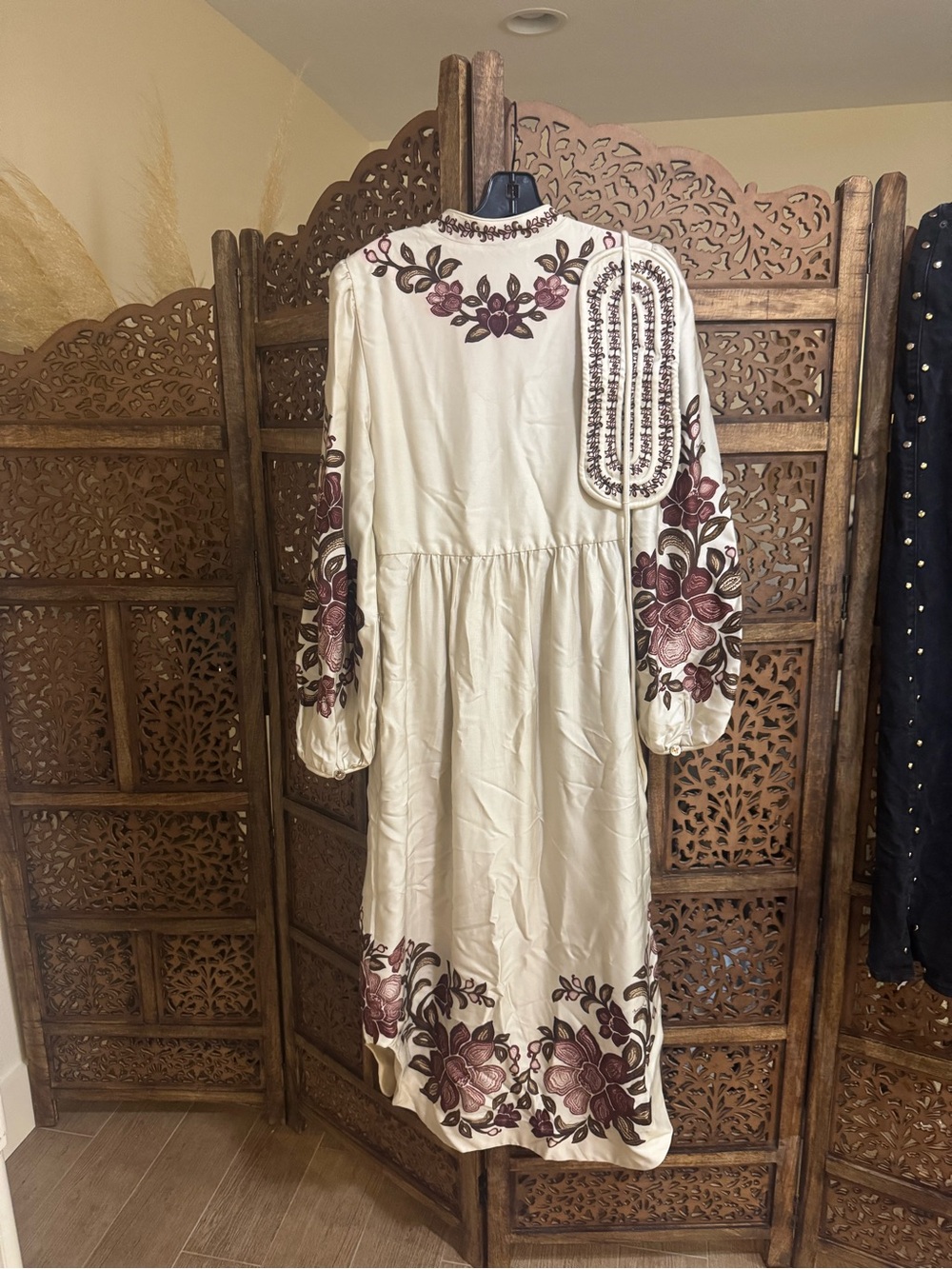 Farm Rio Sand Renata Floral Long Sleeve
Midi Dress NEW NWT - Picture 4 of 6